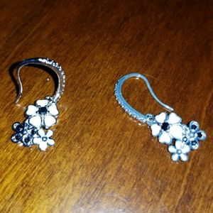 Dazzling daisy dangling earrings.